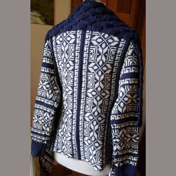 NWT Gorgeous Nordic style cardigan NWT - Picture 2 of 7